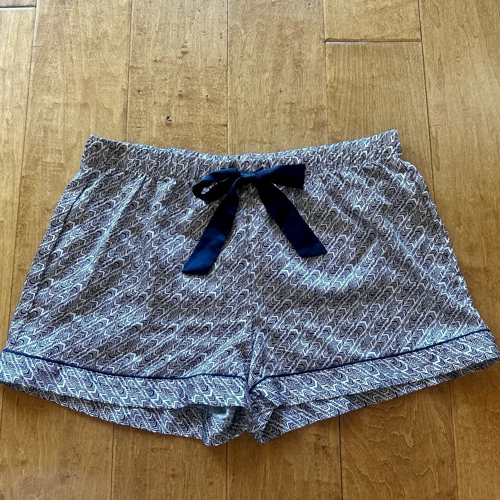 Victoria’s Secret satin sleep shorts size small